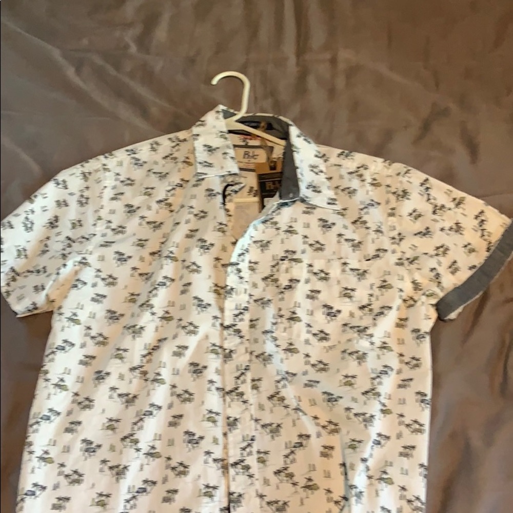 Short sleeve button down
